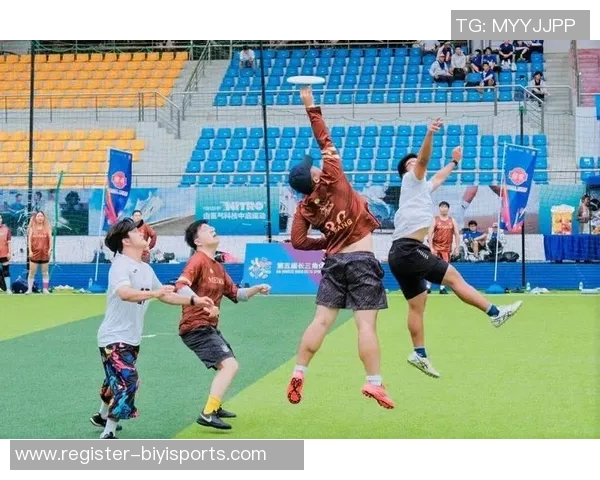 实时新闻上海飞盘队在极限运动世界杯中的战术分析与表现评析